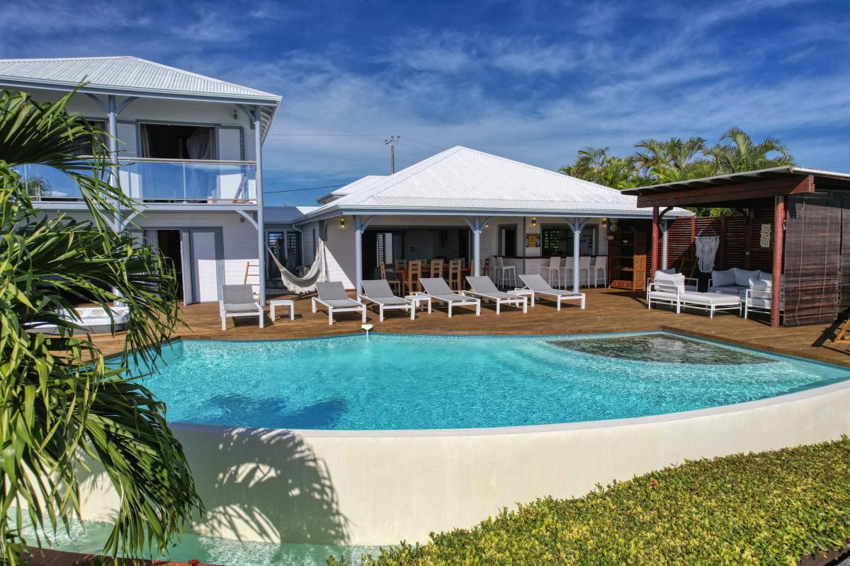 7.Location villa piscine Sainte Anne Guadeloupe_vue d'ensemble